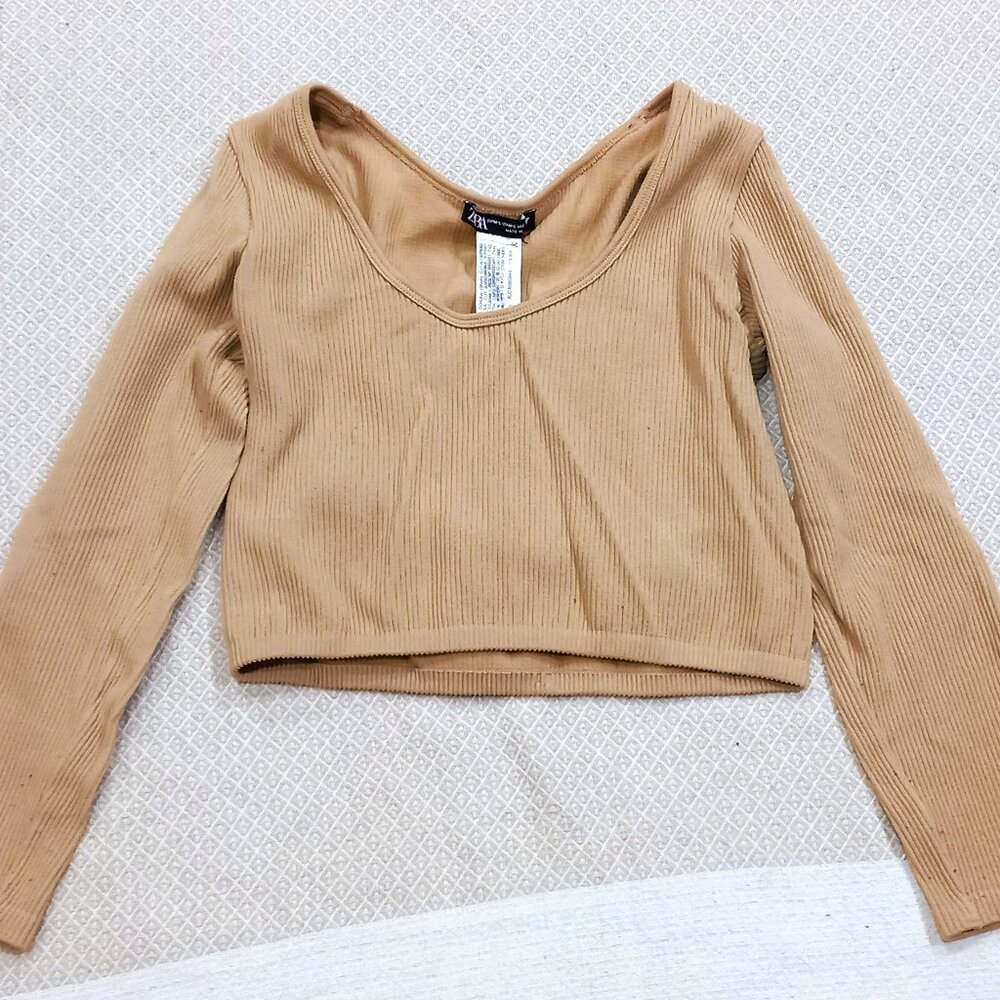 Cropped Top - Picture 2 of 3